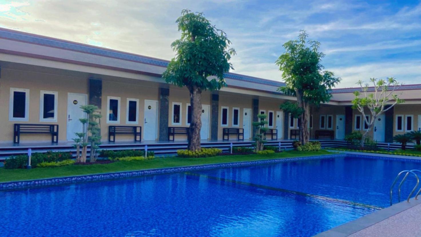 Nio Garden Hotel Sumbawa Exterior foto